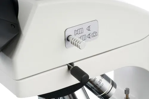 foto Microscopio trinocular digital Levenhuk MED D40T LCD,  8